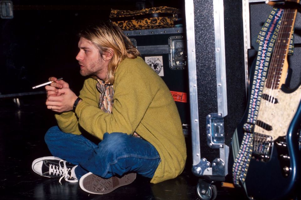 1990年，Kurt Cobain在紐約演出後台。攝影者：Kevin Mazur。