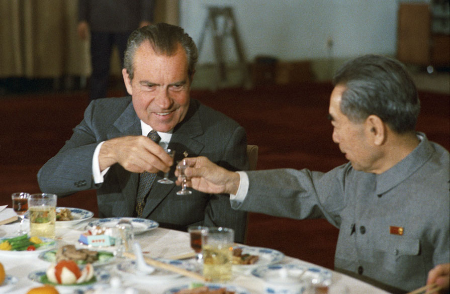 1972年美國總統理查‧尼克森歷史性訪問中國，圖為尼克森與周恩來。