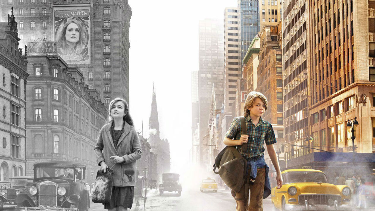 1927年的少女蘿絲以及1977年的少年班的尋親之旅，最終交集於跨越歷史的大都會紐約。