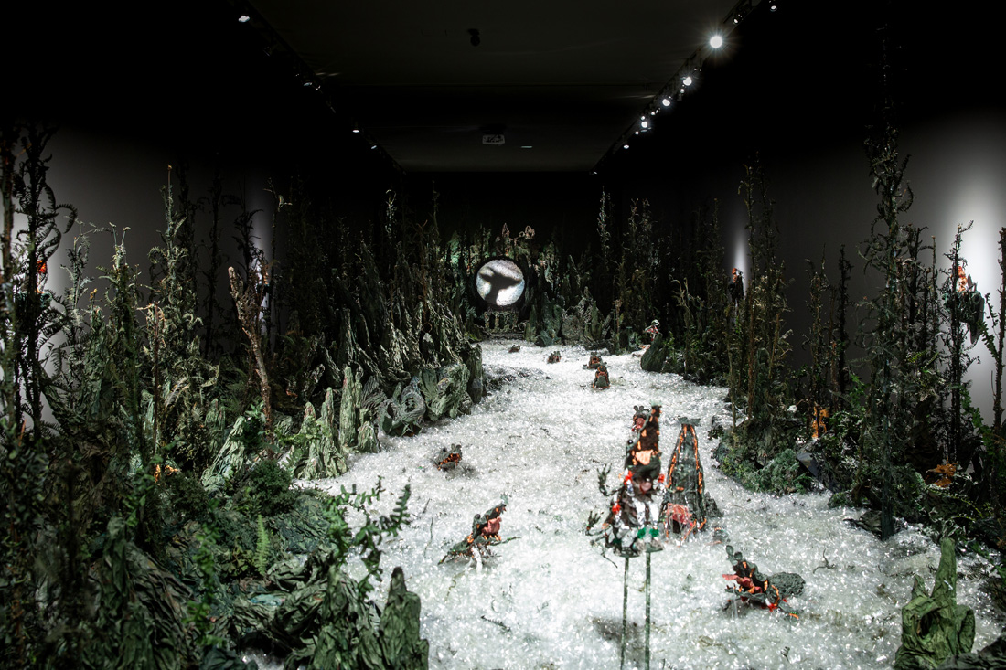 《複眼叢林 — 張徐展個展》展場，2022。©臺北市立美術館。