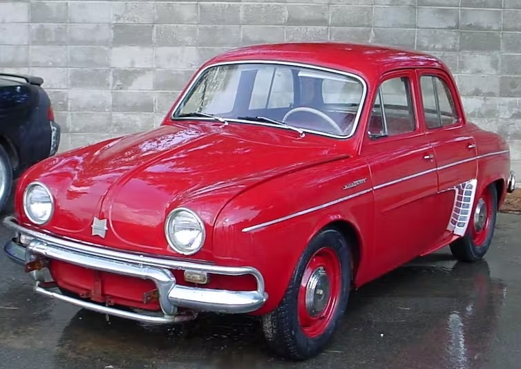 1959年的Henney Kilowatt，借用了雷諾達芙妮（Renault Dauphine ）的底盤和車身。