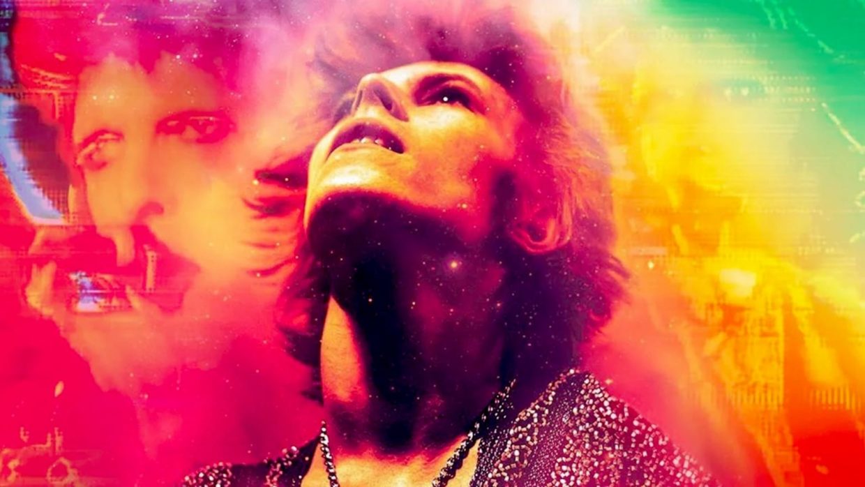 大衛‧鮑伊（David Bowie）傳記電影《Moonage Daydream》被形容為「體驗式的電影奧德賽」和「絢麗的圖像與無法抗拒的聲音的巨大浪潮」。