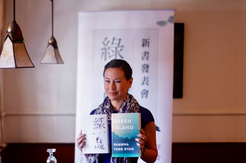 楊小娜2016年出版的《綠島》在翻成中文以後上市於台灣各大書店。