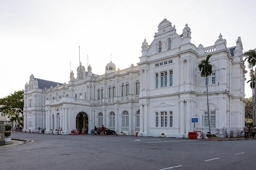 檳島市政廳，建於1903年，風格為愛德華式建築。