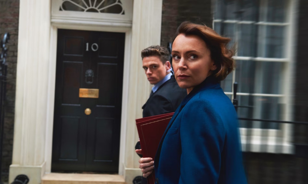 BBC委製的迷你影集《內政保鏢》對觀眾投下震撼彈，當時的英國首相梅伊（Theresa May）承認她追這部劇而且被劇情「嚇得要死」。