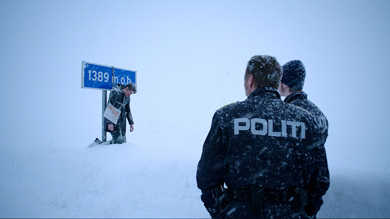 相較於《露西》中法國警察的後知後覺，《該死的順序》裡的挪威警察簡直是不知不覺。